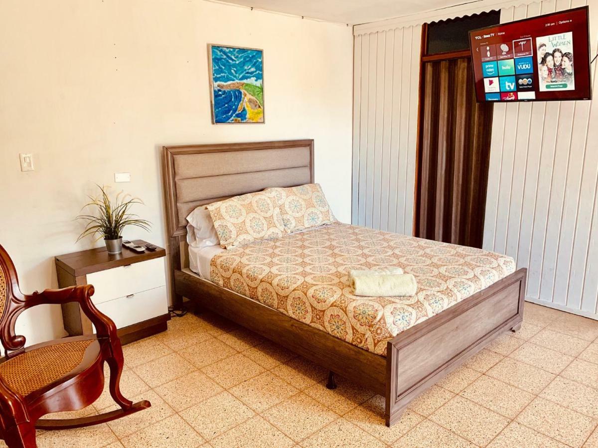 The Hill Inn At Arecibo 681 Ocean Drive Zimmer foto